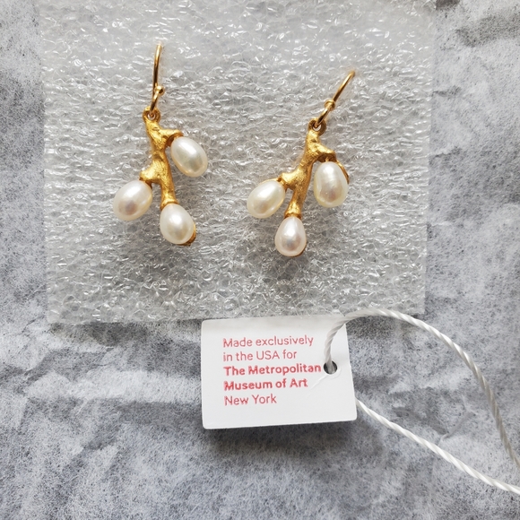 The Met Willow Catkins pearl drop earings & pearl bib necklace - Picture 11 of 16